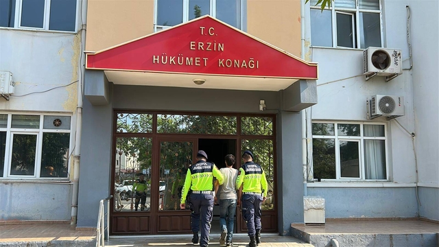 Erzin'de Karayollarının demir direklerini çaldıkları iddiasıyla 2 zanlı tutuklandı