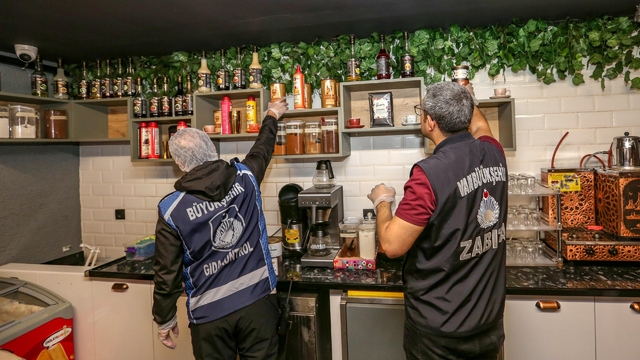 Van'da zabıta ekiplerinden kafelere denetim