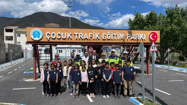 Muş'ta 4 ildeki ambulans şoförlerine güvenli sürüş eğitimi veriliyor