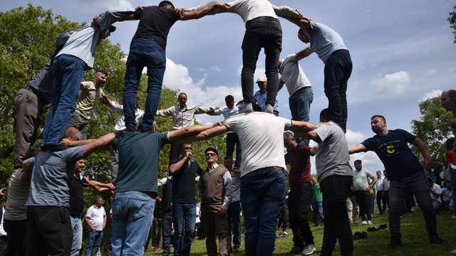 Hıdırellez şenliğinde 200 yıllık "deve oyunu" yaşatıldı