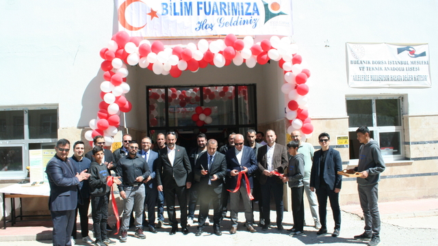 Bulanık'ta "TÜBİTAK Bilim Fuarı" sergisi açıldı