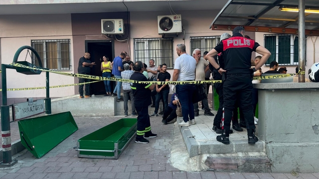 Adana'da bir kişi, boşandığı eşini silahla öldürdü