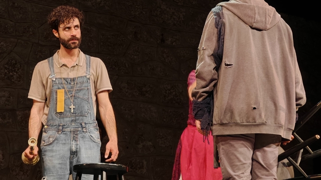 Trabzon'da "Işıltılı Haşerat" adlı oyun sahnelendi