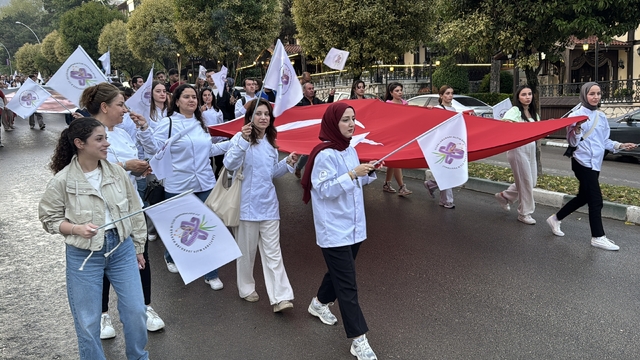 26. Uluslararası Altın Safran Belgesel Film Festivali kapsamında yürüyüş yapıldı