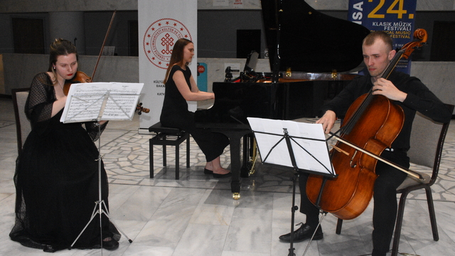 24. Afyonkarahisar Klasik Müzik Festivali'nde Çekya'dan "Ars Essendi Üçlüsü" konser verdi