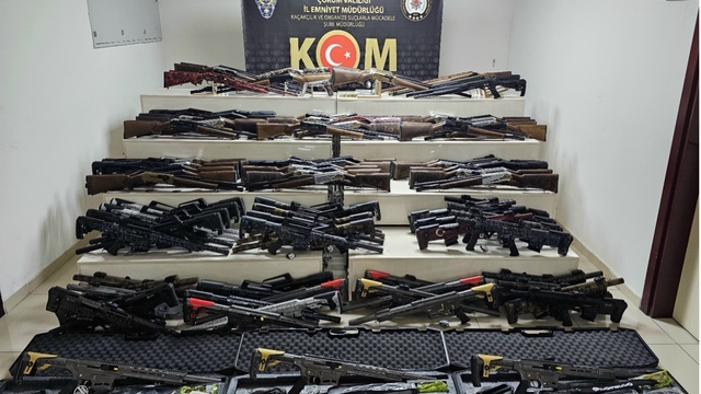 Çorum'da kontrol noktasında 118 ruhsatsız av tüfeği ele geçirildi