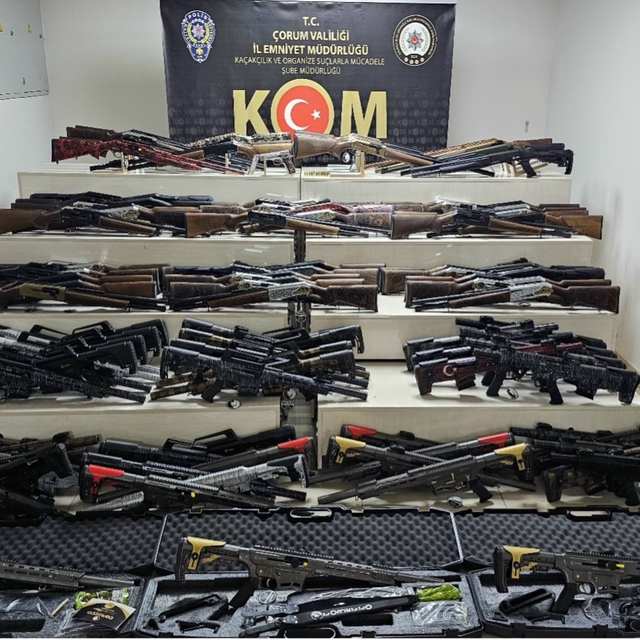 Çorum'da kontrol noktasında 118 ruhsatsız av tüfeği ele geçirildi