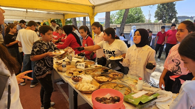 Gaziantep'te Gazze ve Doğu Türkistan'a yardım için kermes düzenlendi