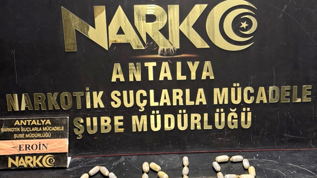 Havalimanında yakalanan 2 şüphelinin, 35 kapsül eroin yuttuğu belirlendi
