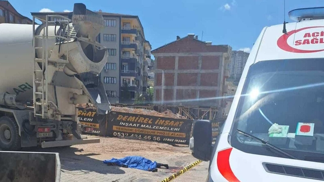 Beton mikserinin çarptığı yaya öldü