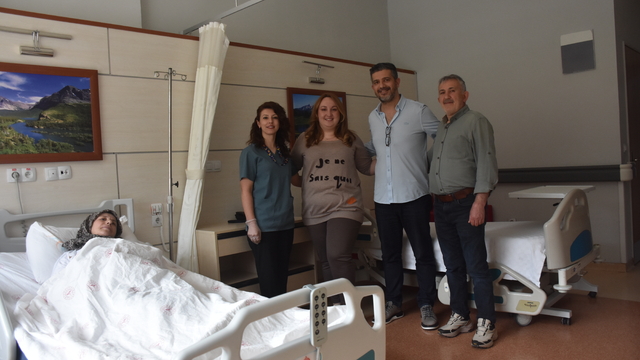 Gümüşhane'de karnından yaklaşık 4 kilogramlık tümör çıkarılan kadın sağlığına kavuştu