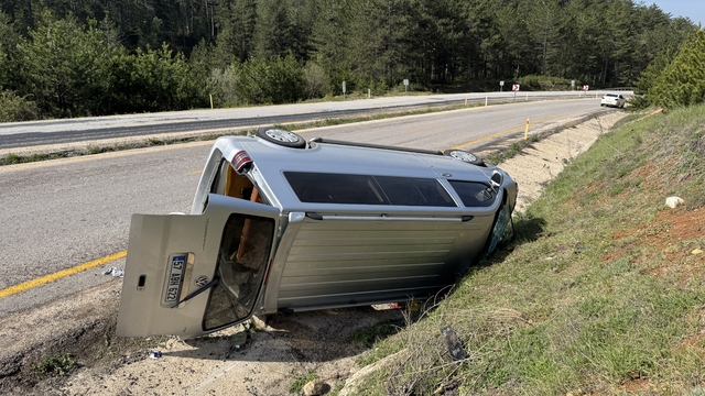Kastamonu'da devrilen hafif ticari araçtaki 4 kişi yaralandı