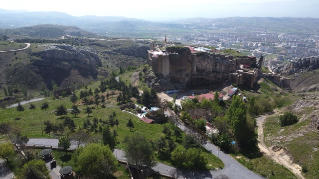 Elazığ'da tarihi Harput Kalesi'nde 2025 yılı kazı sezonu başladı