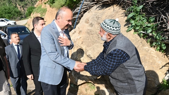 Batman Valisi Ekrem Canalp Sason'da köyleri ziyaret etti