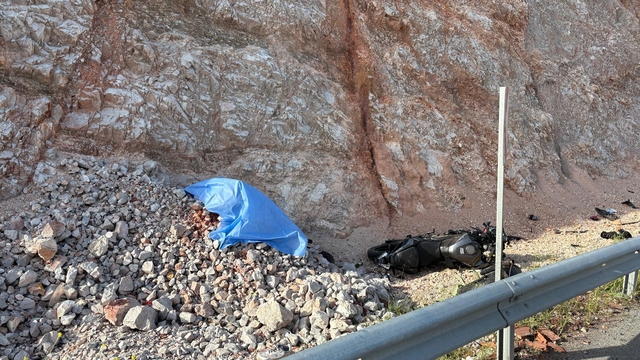 Manisa'da devrilen motosikletteki 1 kişi öldü, 1 kişi yaralandı