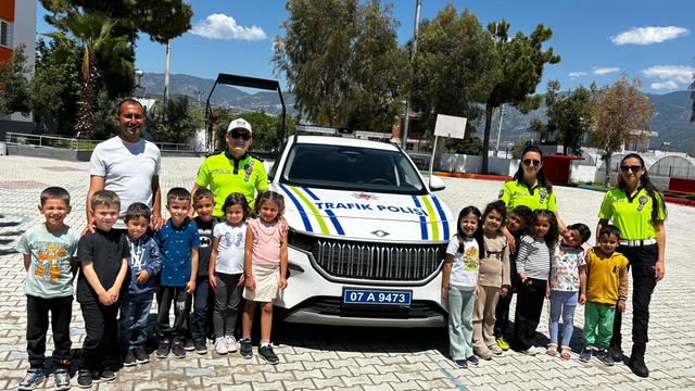 Demre'de öğrencilere trafik kuralları eğitimi verildi