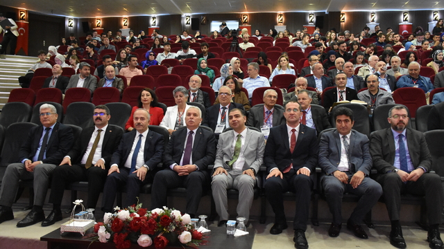 Trabzon'da "Uluslararası Yavuz Sultan Selim Bilim, Düşünce, Sanat Sempozyumu" başladı