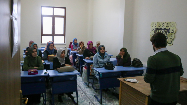 Yeşilay'dan Uşak'ta 500 kişiye bağımlılıkla mücadele eğitimi