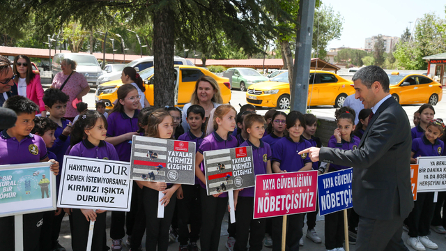 Uşak'ta Karayolları Güvenliği ve Trafik Haftası nedeniyle etkinlik düzenlendi