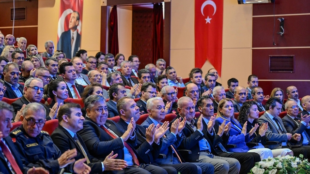 Kırklareli'nde "Kamu Hizmetlerinde Emanet, Liyakat ve Memnuniyet" konferansı düzenlendi