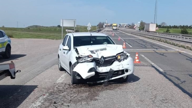 Karabük'te tıra çarpan otomobildeki 4 kişi yaralandı