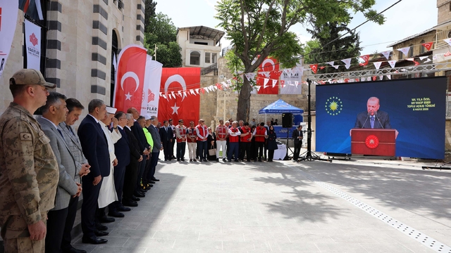 Depremde hasar alan Kurtuluş Camii ibadete açıldı