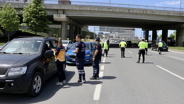 Trabzon'da sürücülere "Fermuar Sistemiyle Yaşama Yol Ver" kampanyası tanıtıldı