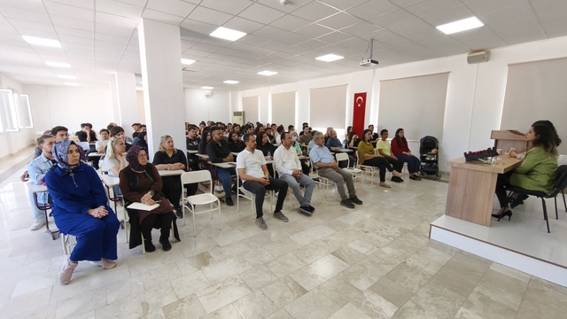 Antalya'da "Kadın girişimciliği ve yenilikçi tarım uygulamaları" söyleşisi düzenlendi