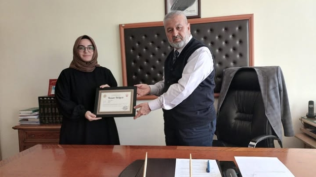 Konya'da Kur'an kursu öğreticisine başarı belgesi verildi