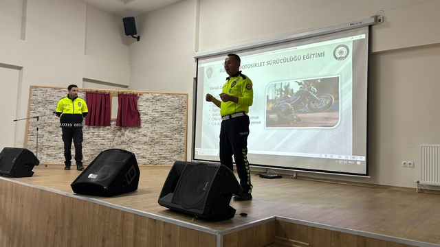 Şarkışla'da öğrencilere trafik eğitimi verildi