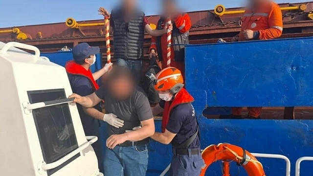 Fethiye açıklarındaki gemide yaralanan personel tıbbi müdahale için tahliye edildi