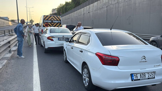 Kocaeli'de zincirleme trafik kazasında 3 kişi yaralandı