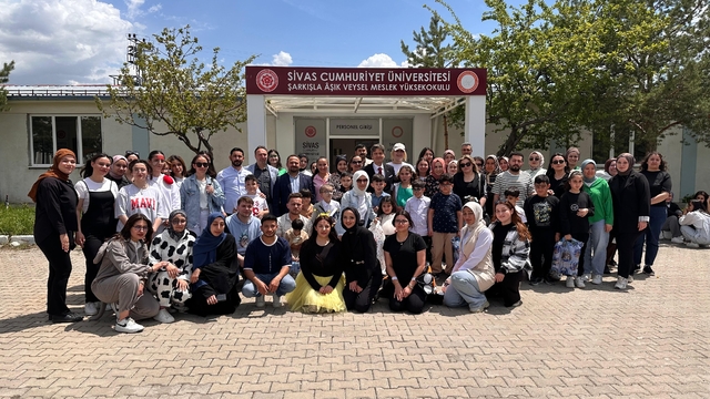 Şarkışla'da özel öğrencilere oyuncak hediye edildi