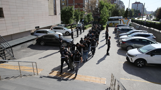 Eskişehir merkezli FETÖ operasyonunda 23 şüpheli yakalandı