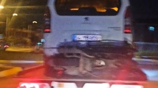 Hafif ticari aracın çarptığı motosikletli kurye öldü; sürücü kaçtı