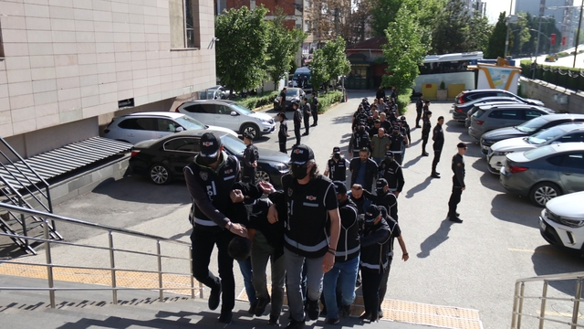 FETÖ'nün döner zincirine operasyonda 23 gözaltı