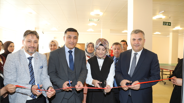 Çubuk'ta üniversite öğrencilerinin yaptığı eserler sergilendi