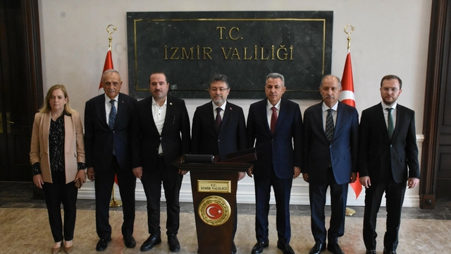 Bakan Yumaklı, İzmir'de