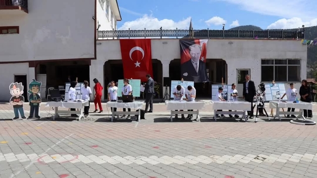 Küre'de TÜBİTAK Bilim Fuarı açıldı
