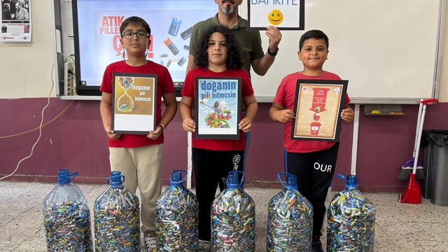 Mersin'de ilkokul öğrencileri 180 kilogram atık pil topladı