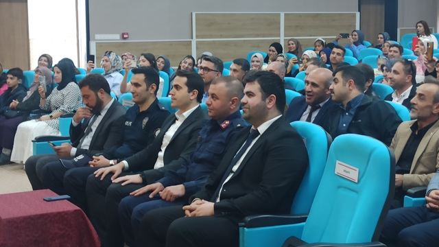 Yeşilyurt'ta anaokulu öğrencileri Anneler Günü'nü kutladı