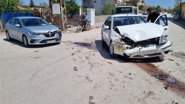 Çorum'da iki otomobilin çarpıştığı kazada 7 kişi yaralandı