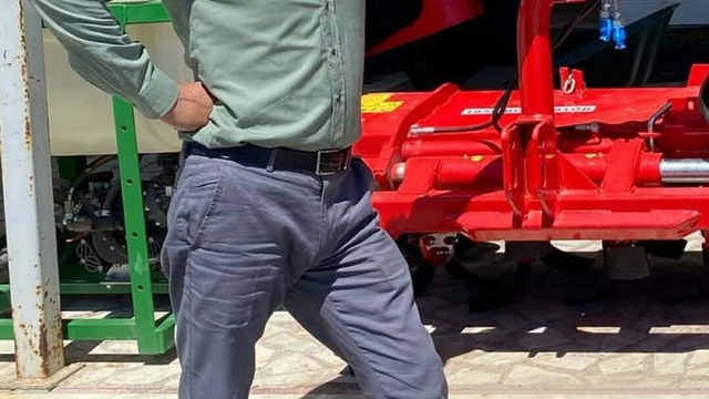 Kullandığı traktörün altında kalarak öldü