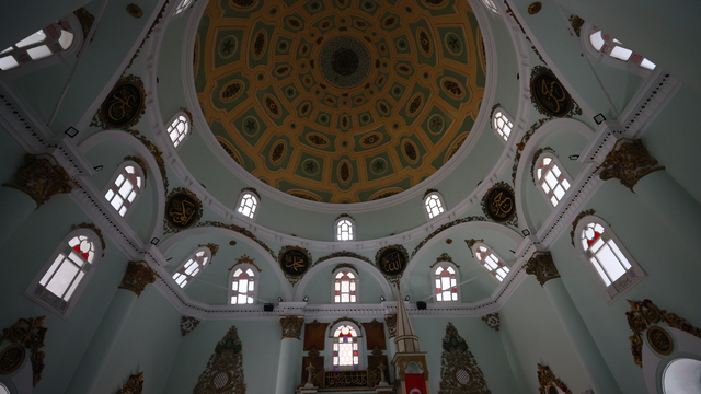 İzmir depreminde hasar gören asırlık cami restorasyonun ardından ibadete açıldı