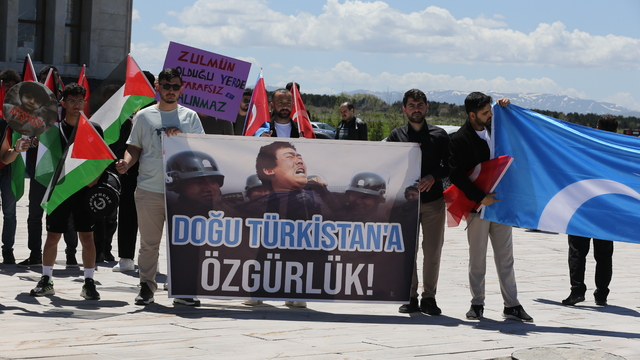 Erzurum Teknik Üniversitesi'nde Filistin ve Doğu Türkistan'a destek yürüyüşü yapıldı