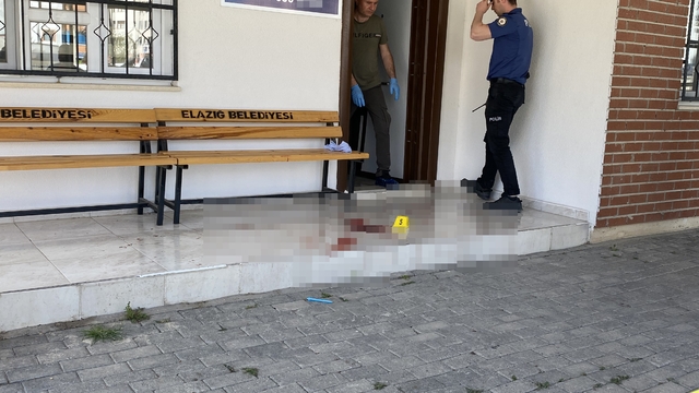 Mahalle muhtarı, silahlı saldırıda yaralandı