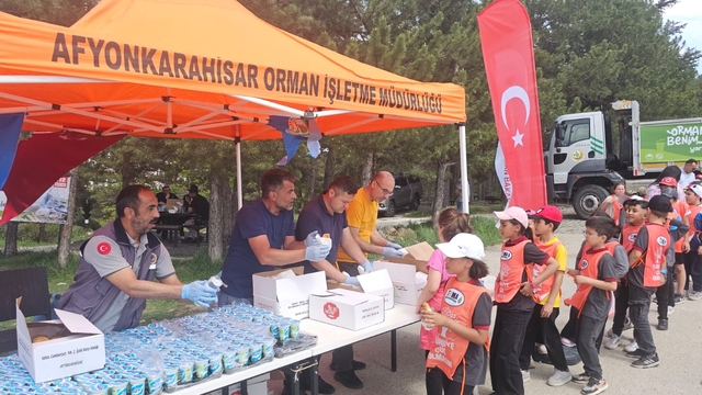Afyonkarahisar'da "Orman Benim" etkinliğiyle çevre temizliği yapıldı