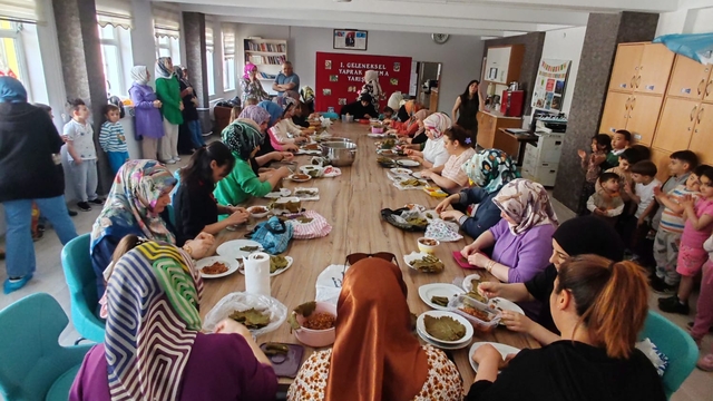 Tokat'ta anaokulu velileri "Yaprak Sarma Yarışması" düzenledi