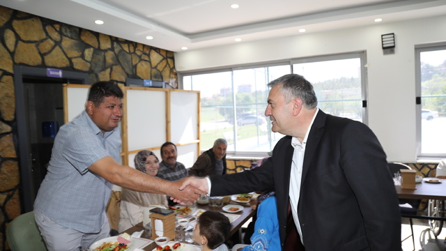 Çubuk Belediye Başkanı Demirbaş, özel bireyler ve anneleriyle buluştu