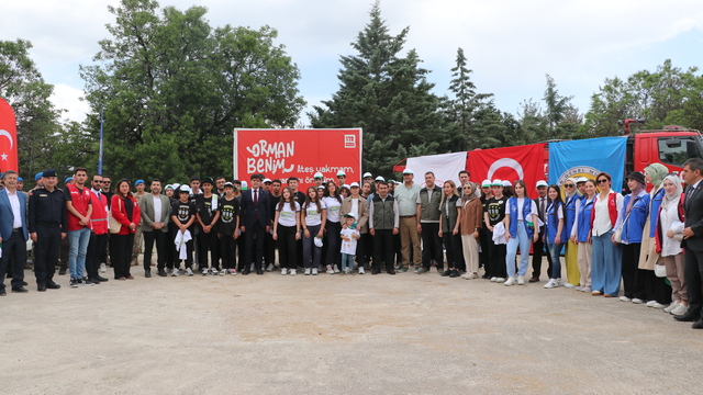 Burdur'da "Orman Benim" kampanyası kapsamında temizlik çalışması yapıldı